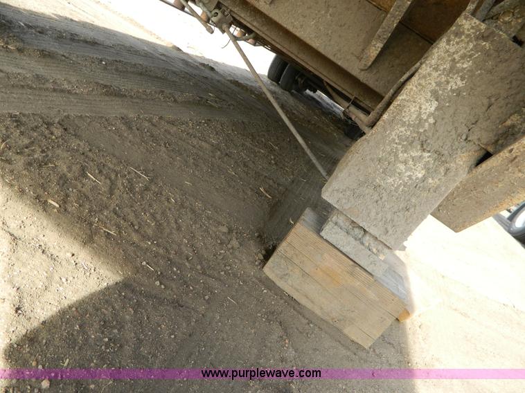 image for item AD9915 1975 Muv-All 45-34A trailer