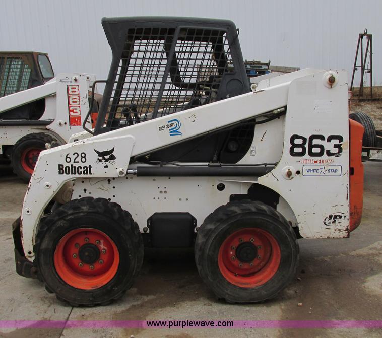 image for item F5490 2002 Bobcat 863 skid steer