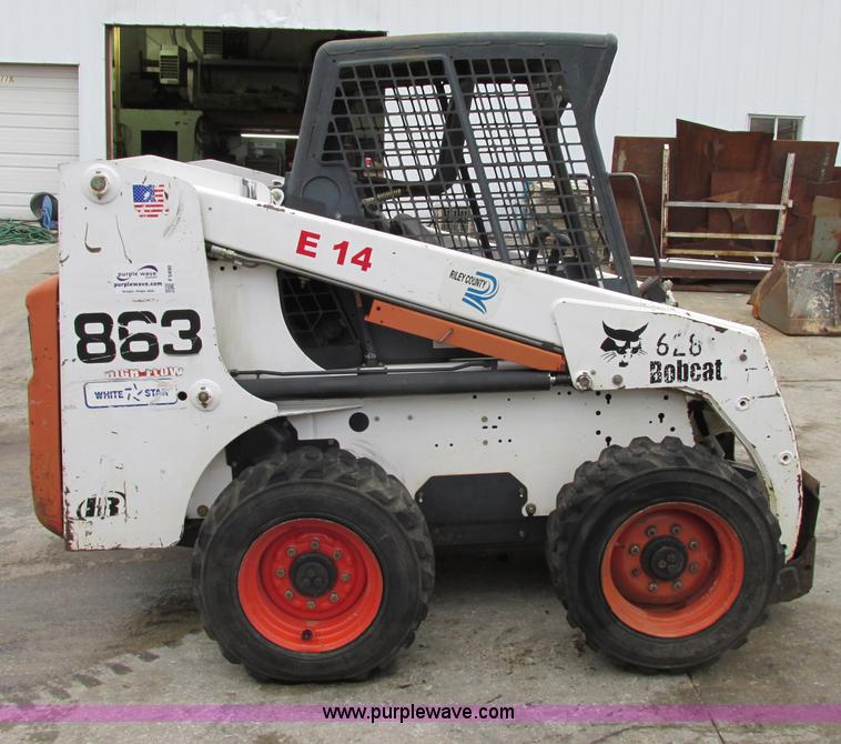 image for item F5490 2002 Bobcat 863 skid steer