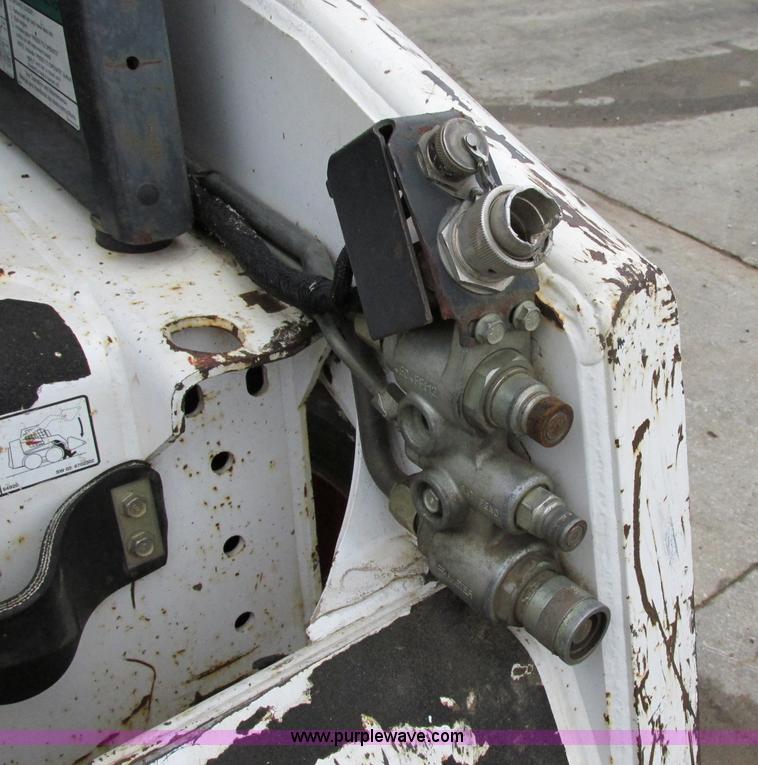 image for item F5490 2002 Bobcat 863 skid steer