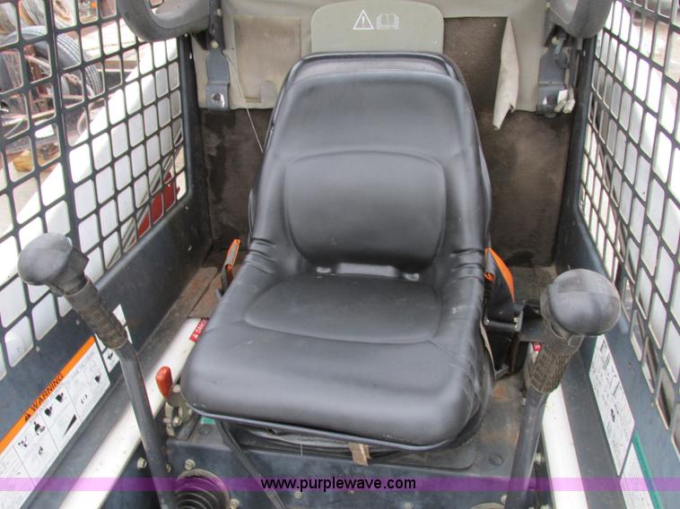 image for item F5490 2002 Bobcat 863 skid steer