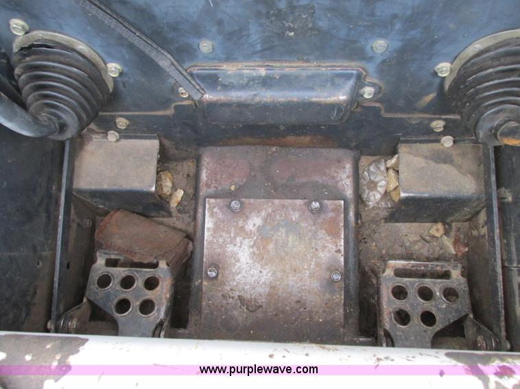 image for item F5490 2002 Bobcat 863 skid steer