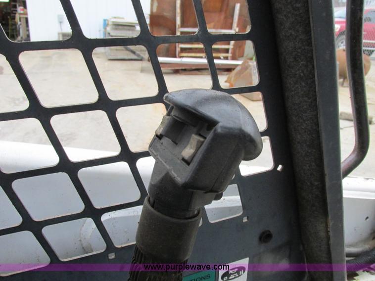 image for item F5490 2002 Bobcat 863 skid steer