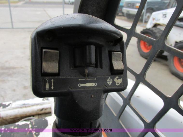 image for item F5490 2002 Bobcat 863 skid steer