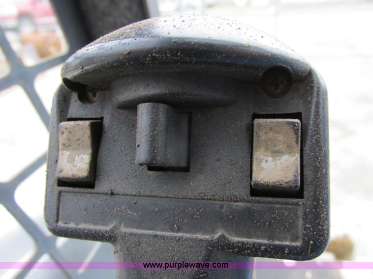 image for item F5490 2002 Bobcat 863 skid steer