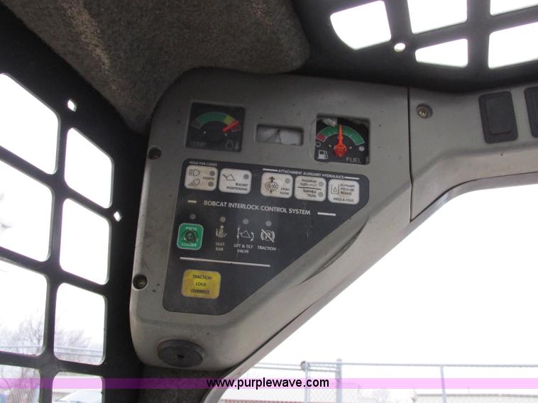 image for item F5490 2002 Bobcat 863 skid steer