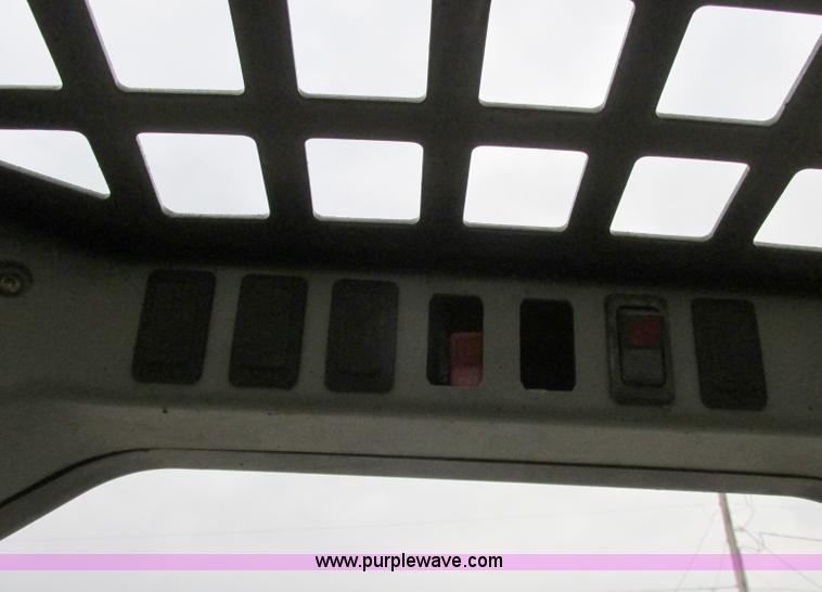 image for item F5490 2002 Bobcat 863 skid steer