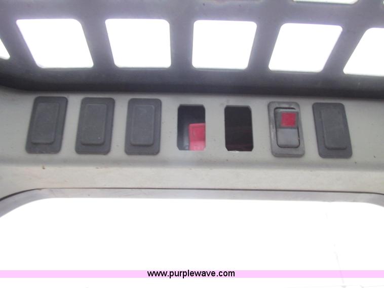 image for item F5490 2002 Bobcat 863 skid steer