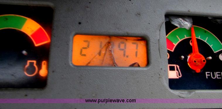 image for item F5490 2002 Bobcat 863 skid steer