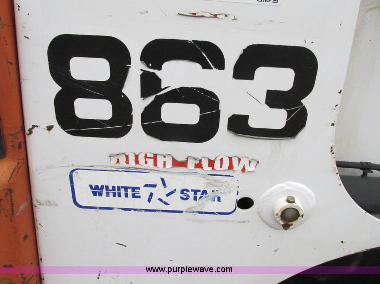 image for item F5490 2002 Bobcat 863 skid steer