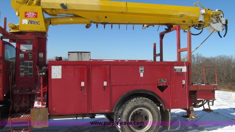 image for item G2216 1997 GMC C7500 digger derrick truck