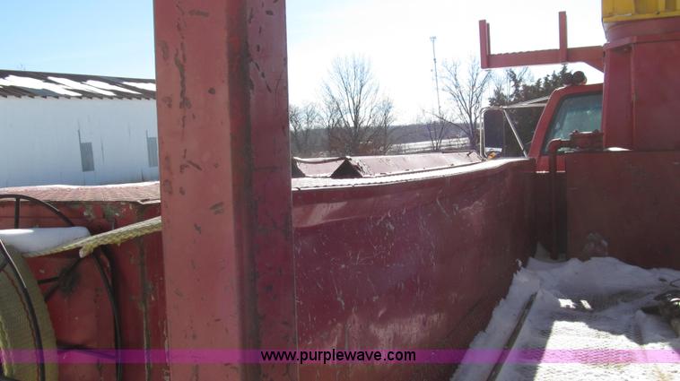 image for item G2216 1997 GMC C7500 digger derrick truck