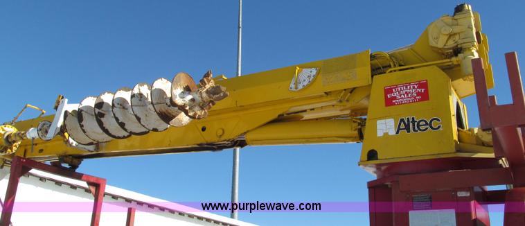 image for item G2216 1997 GMC C7500 digger derrick truck