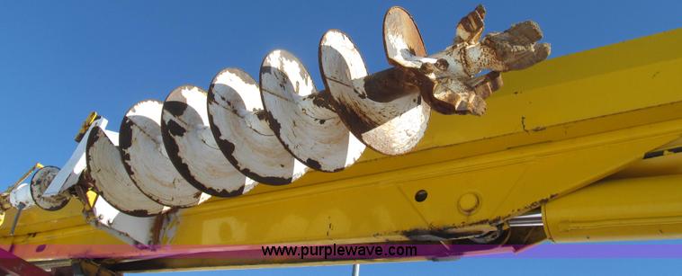 image for item G2216 1997 GMC C7500 digger derrick truck