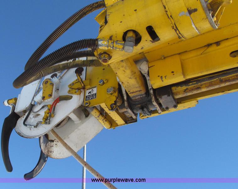 image for item G2216 1997 GMC C7500 digger derrick truck