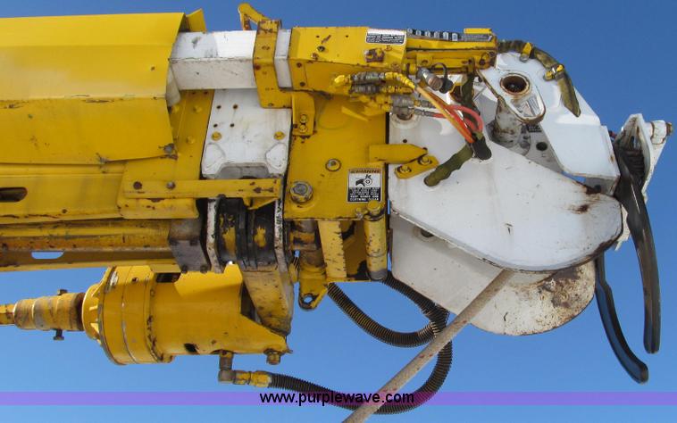 image for item G2216 1997 GMC C7500 digger derrick truck