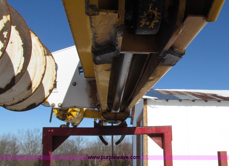 image for item G2216 1997 GMC C7500 digger derrick truck