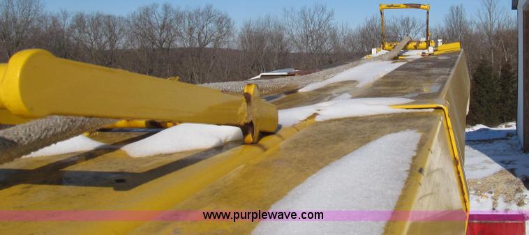 image for item G2216 1997 GMC C7500 digger derrick truck