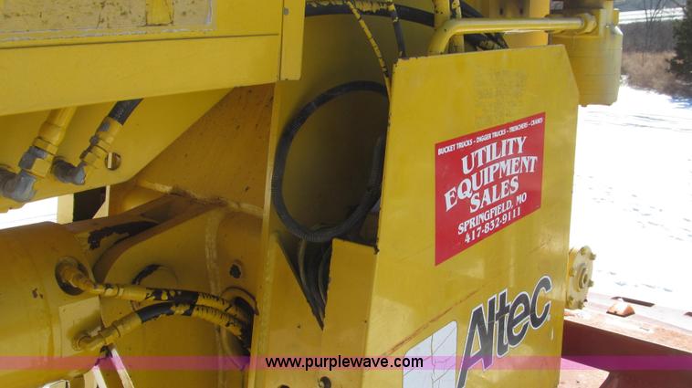 image for item G2216 1997 GMC C7500 digger derrick truck