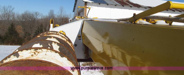 image for item G2216 1997 GMC C7500 digger derrick truck