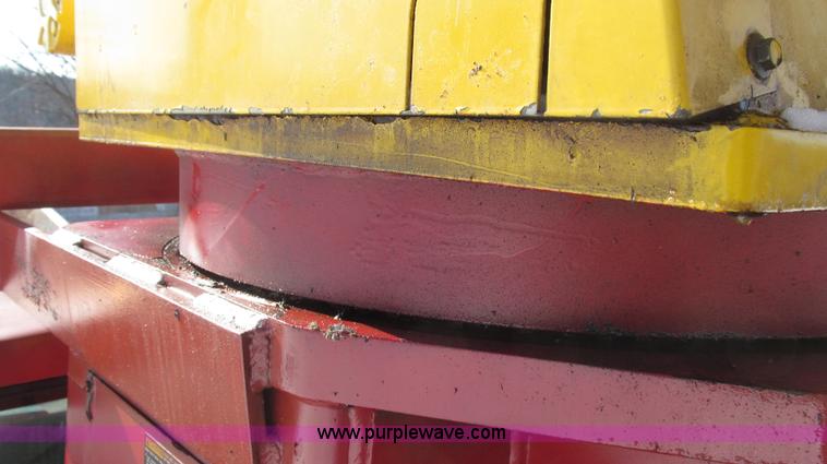 image for item G2216 1997 GMC C7500 digger derrick truck