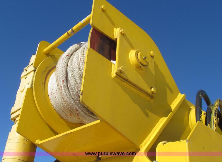 image for item G2216 1997 GMC C7500 digger derrick truck