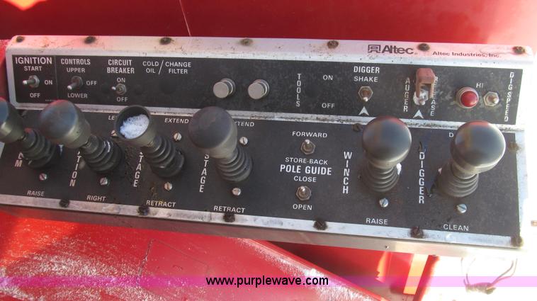 image for item G2216 1997 GMC C7500 digger derrick truck