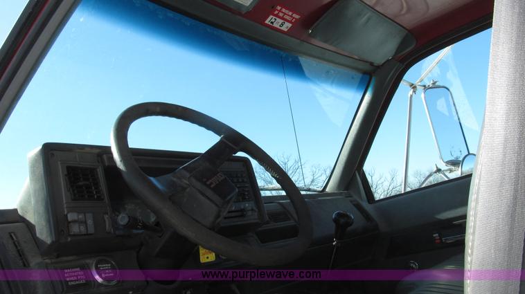 image for item G2216 1997 GMC C7500 digger derrick truck
