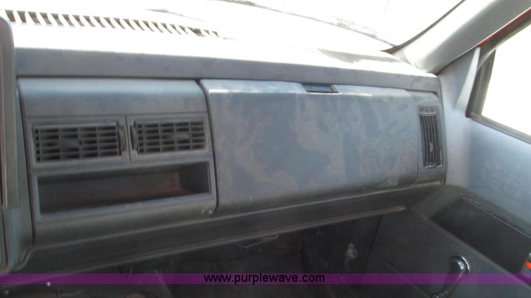 image for item G2216 1997 GMC C7500 digger derrick truck