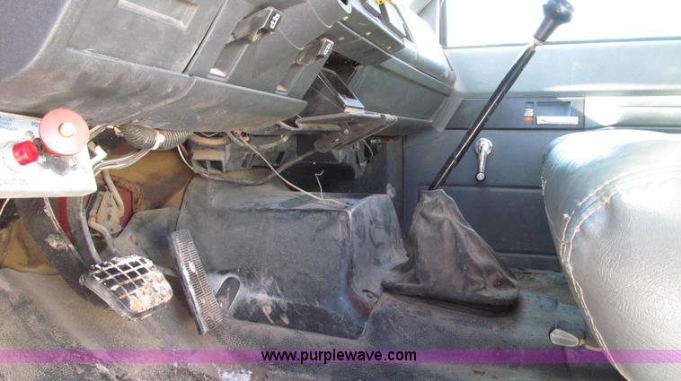 image for item G2216 1997 GMC C7500 digger derrick truck