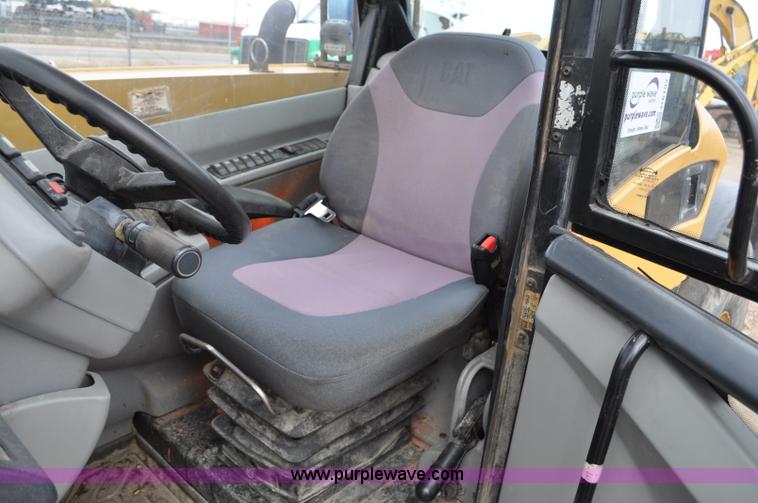 image for item G6192 2005 Caterpillar TH330B telehandler