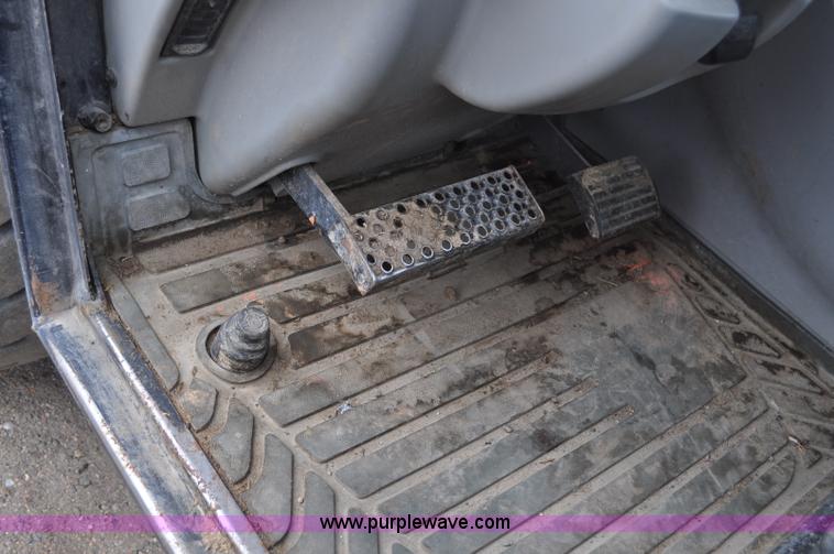 image for item G6192 2005 Caterpillar TH330B telehandler