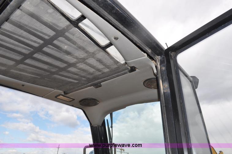 image for item G6192 2005 Caterpillar TH330B telehandler