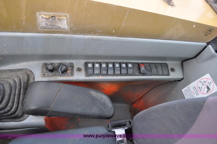 image for item G6192 2005 Caterpillar TH330B telehandler