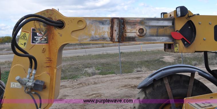 image for item G6192 2005 Caterpillar TH330B telehandler