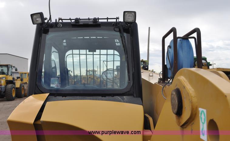 image for item G6192 2005 Caterpillar TH330B telehandler