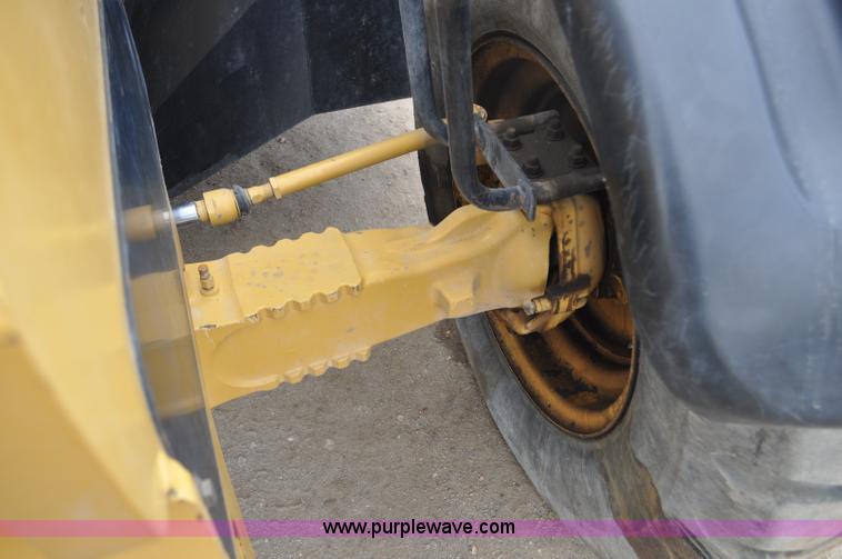 image for item G6192 2005 Caterpillar TH330B telehandler