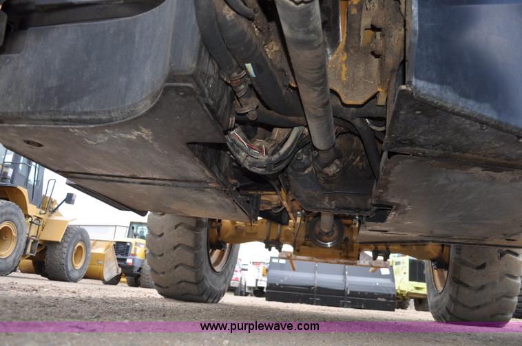 image for item G6192 2005 Caterpillar TH330B telehandler