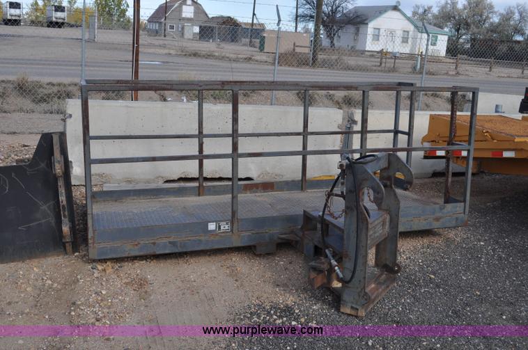 image for item G6192 2005 Caterpillar TH330B telehandler