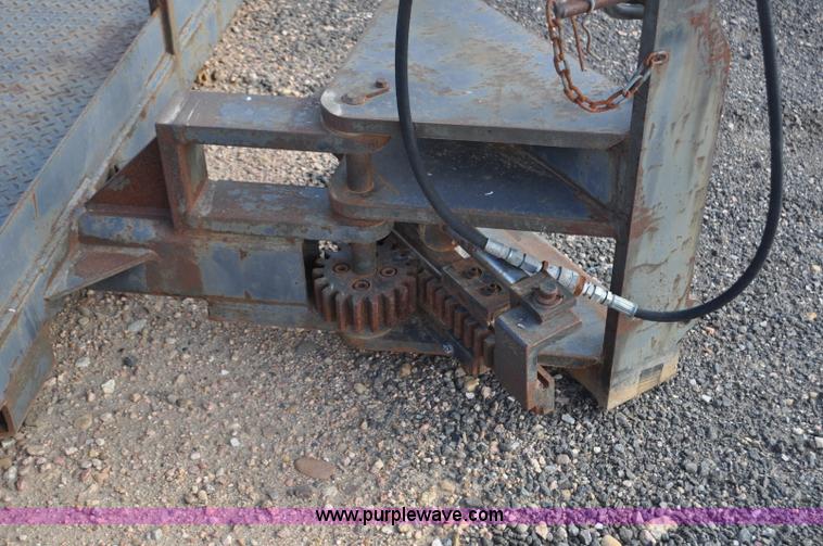 image for item G6192 2005 Caterpillar TH330B telehandler