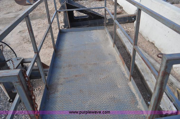 image for item G6192 2005 Caterpillar TH330B telehandler