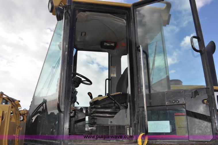 image for item G6194 2001 Caterpillar 928G wheel loader