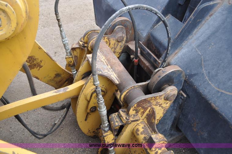 image for item G6194 2001 Caterpillar 928G wheel loader