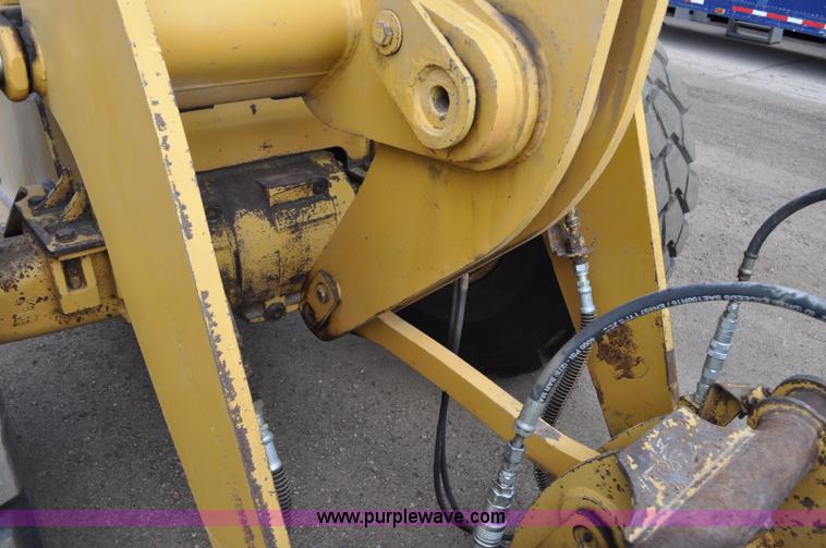 image for item G6194 2001 Caterpillar 928G wheel loader
