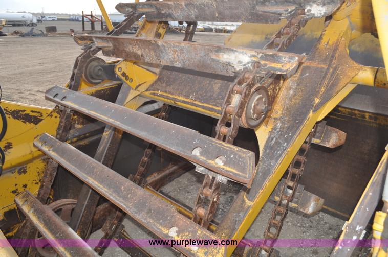 image for item G6351 1977 Caterpillar 613B elevating scraper