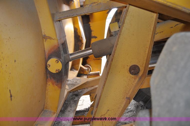 image for item G6351 1977 Caterpillar 613B elevating scraper
