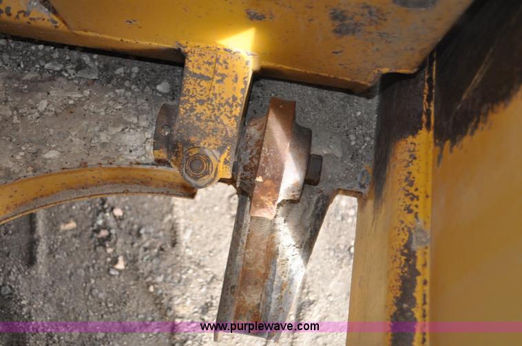 image for item G6351 1977 Caterpillar 613B elevating scraper