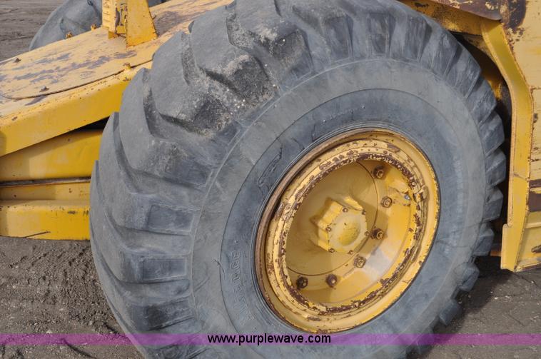 image for item G6351 1977 Caterpillar 613B elevating scraper