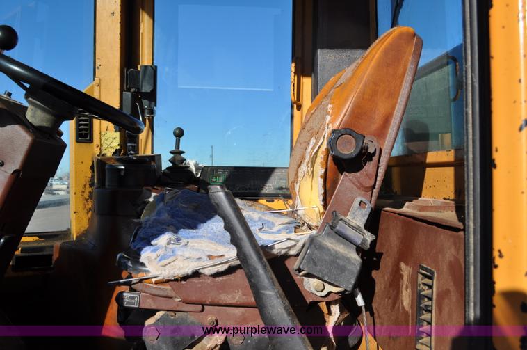 image for item G6354 Case 621B wheel loader