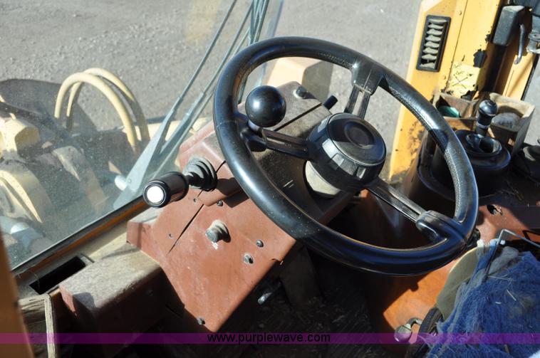 image for item G6354 Case 621B wheel loader